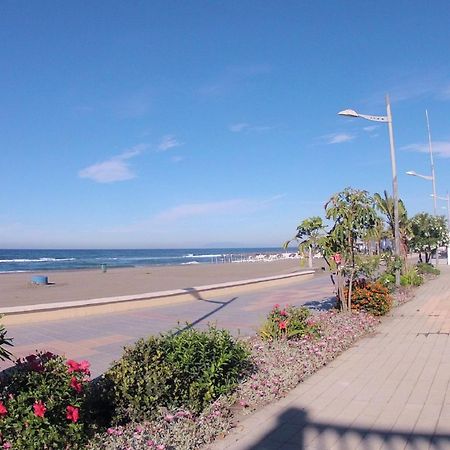 Spacious 1 Bedroom Apartment, Beach Front, Torrox Costa Exteriér fotografie