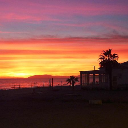 Spacious 1 Bedroom Apartment, Beach Front, Torrox Costa Exteriér fotografie