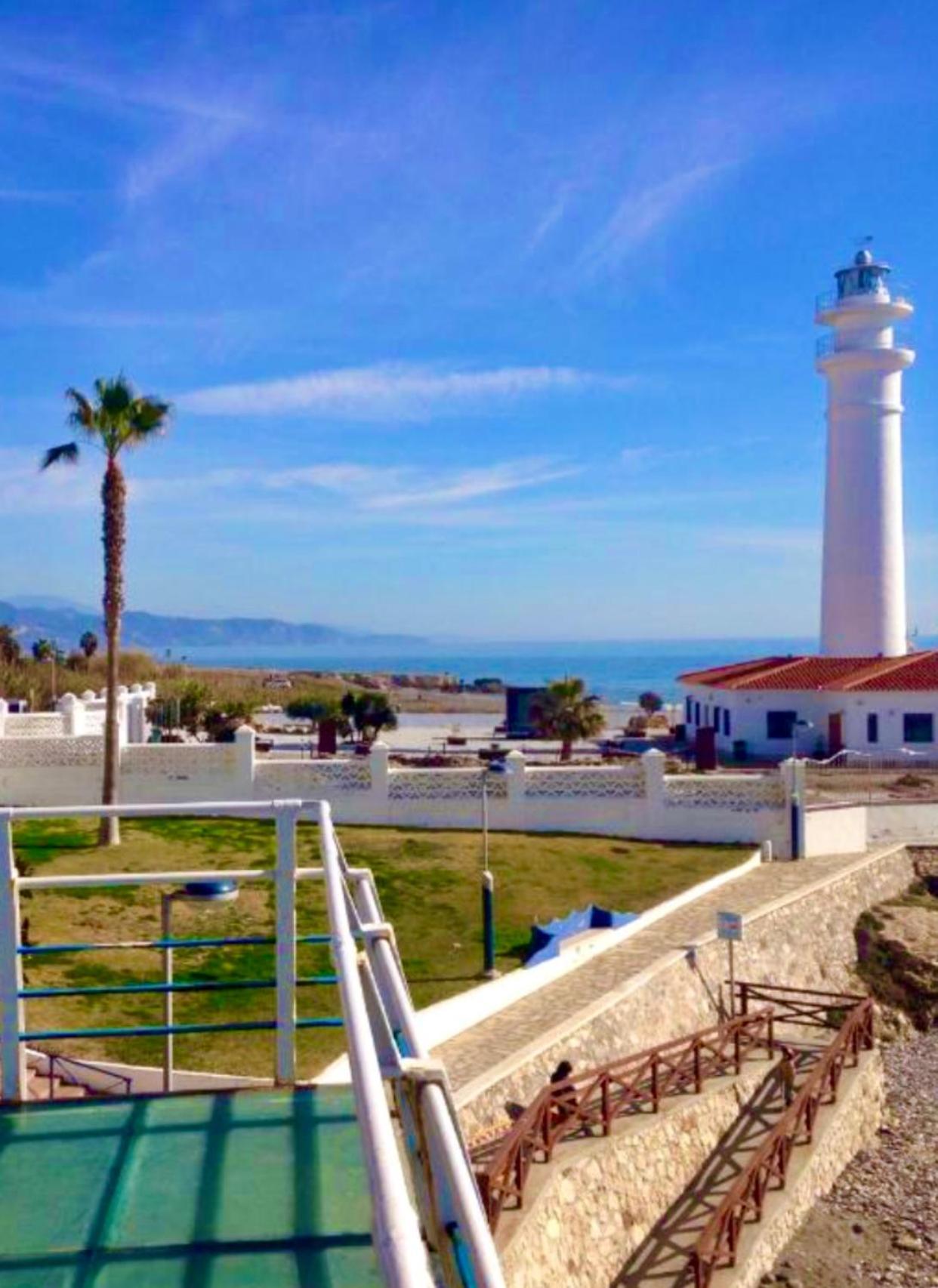 Spacious 1 Bedroom Apartment, Beach Front, Torrox Costa Exteriér fotografie