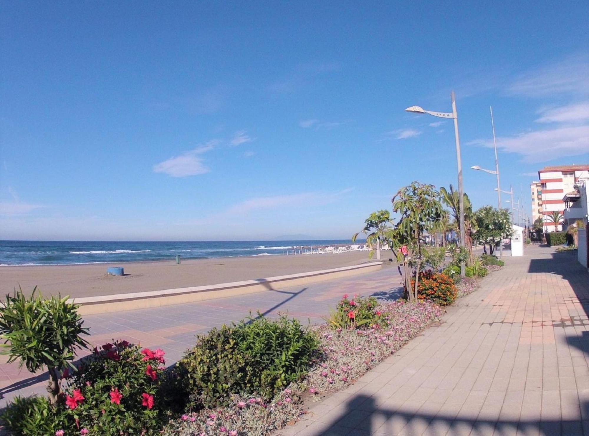 Spacious 1 Bedroom Apartment, Beach Front, Torrox Costa Exteriér fotografie