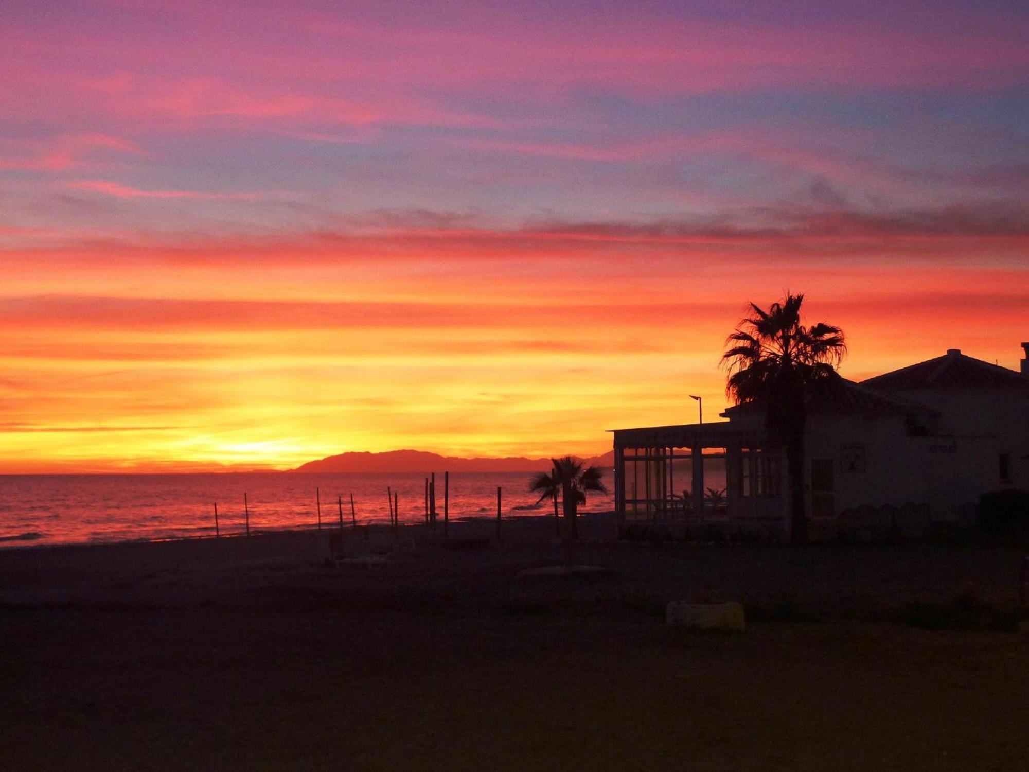 Spacious 1 Bedroom Apartment, Beach Front, Torrox Costa Exteriér fotografie